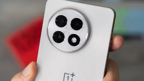 Smartphone chống nước, cấu hình ‘siêu khủng’, pin 6.000mAh, giá 12 triệu đồng, so kè với iPhone 16