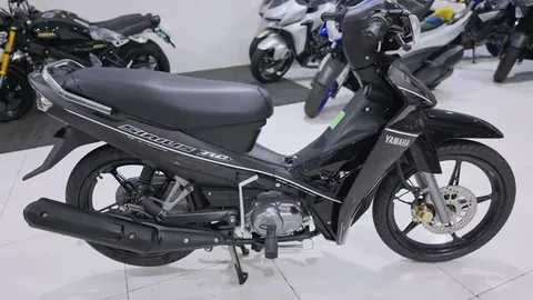 Cận cảnh Yamaha Sirius RC màu đen, giá 21,993 triệu đồng