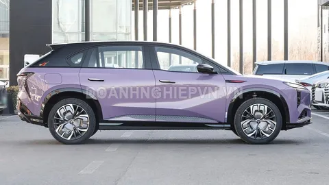 SUV dùng hệ thống treo khí nén, công suất 610 mã lực, giá ngang Toyota Corolla Cross