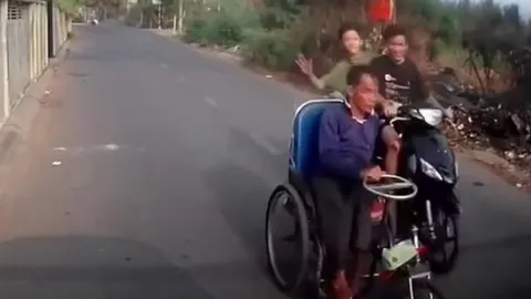 Chân dung 2 thanh niên tát vào đầu người tàn tật rồi cười cợt, gia đình nạn nhân phẫn nộ lên tiếng