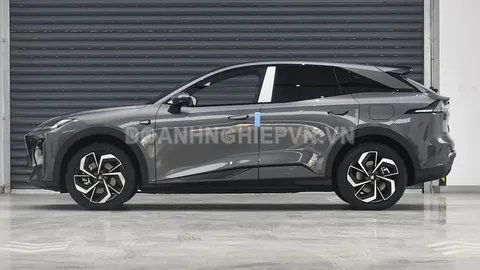 SUV hạng C, công suất 352 mã lực, ‘uống xăng như ngửi’, giá từ 557 triệu đồng