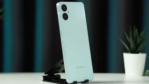 Smartphone 5G Samsung hỗ trợ chống nước, RAM 6 GB, giá chưa tới 3 triệu đồng