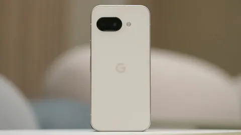 Trên tay đối thủ mới của iPhone 16e: Chống nước, cấu hình tốt, camera đỉnh cao, giá gần 13 triệu 