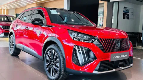 Ngắm Peugeot 2008 2025 vừa ra mắt tại Việt Nam, giá từ 829 triệu đồng, cạnh tranh cùng Toyota Corolla Cross  