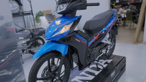 Cận cảnh xe số Honda vừa cập bến Việt Nam, thiết kế giống Wave RSX, giá ngang SH 125i