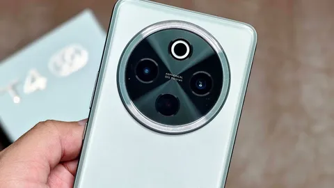 Smartphone ‘nồi đồng cối đá’, chip Snapdragon 7s Gen 3, RAM 12GB, pin 7.300mAh, sạc 90W, giá 6,69 triệu đồng