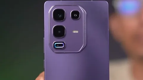 Smartphone cấu hình ‘khủng’, pin 5.200mAh, sạc 100W, camera zoom quang 6x, giá hấp dẫn, so kè cùng Samsung Galax A36