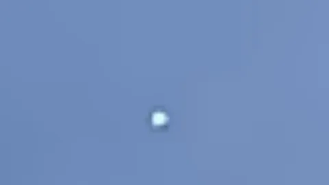 CLIP: Quả cầu lạ nghi là UFO xuất hiện suốt 25 phút trên bầu trời Florida gây xôn xao dư luận