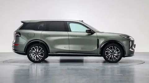 SUV hạng D công suất 374 mã lực, tiêu thụ 0,8 lít xăng/100 km, giá gần 500 triệu đồng