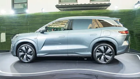 SUV lớn hơn Toyota Land Cruiser, công suất 1.086 mã lực, giá ngang Honda CR-V