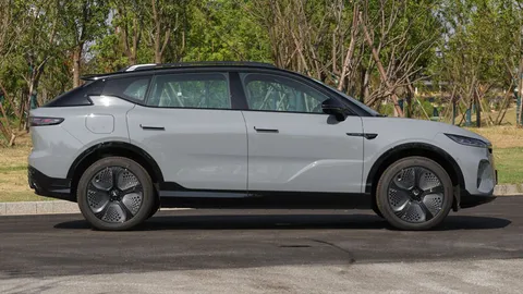 SUV cùng phân khúc với Honda CR-V, Mazda CX-5, công suất 435 mã lực, giá ngang Toyota Corolla Cross