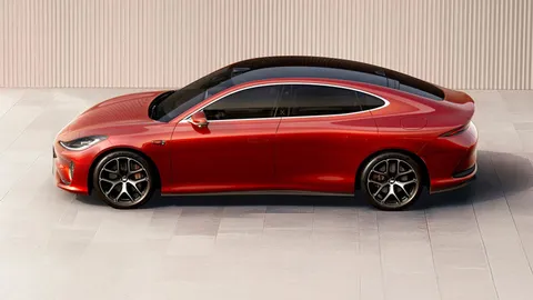 Xe sedan hạng sang công suất 787 mã lực, ngập tràn công nghệ, giá cực hấp dẫn