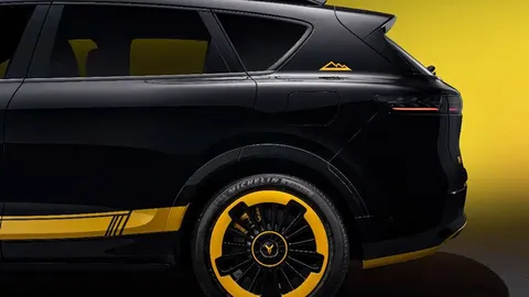 SUV ngoại hình độc đáo, công suất 476 mã lực, giá hơn 1 tỷ đồng