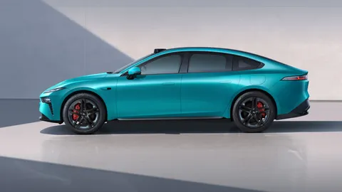 Xe sedan hạng D thiết kế ấn tượng, công suất 536 mã lực, giá hơn 550 triệu đồng