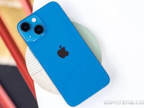 iPhone 13 Mini mạnh như iPhone 13 Pro Max, chụp ảnh ngang cơ Galaxy S24 5G, giá rẻ như rau chợ chiều