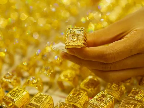 Giá vàng ngày 3/1/2025: SJC cùng vàng nhẫn tăng vọt