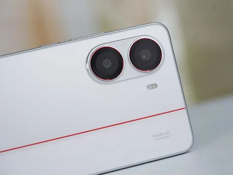 Smartphone cấu hình ‘khủng’, thiết kế độc đáo và khả năng chống nước vượt trội, giá gần 6,6 triệu đồng