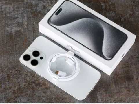 Giá đập hộp iPhone 15 Pro Max giảm kịch sàn hơn 7 triệu đầu năm 2025, xứng đáng top 1 doanh số 2024