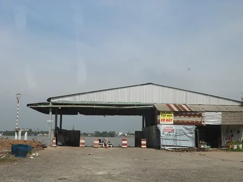 Cần Thơ: Doanh nghiệp gặp khó vì chờ đấu giá bến đò