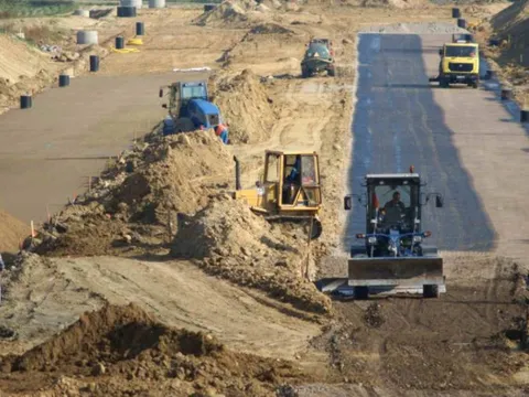 Bất ngờ tiếng báo động vang lên, dự án khoan sâu 2.000m rung chuyển dữ dội, cả công trường dừng thi công, kho báu lộ diện