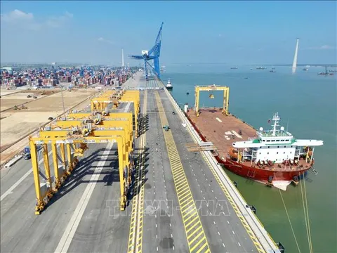 Nâng cấp cho hệ thống cảng biển Việt Nam tiếp nhận tàu có trọng tải lớn