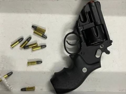 Số lượng lớn vũ khí và ma túy bị chặn đứng tại cửa an ninh sân bay năm 2024