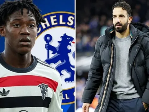 Man Utd xác nhận bán Kobbie Mainoo, báu vật Carrington cập bến Chelsea với giá khó tin?