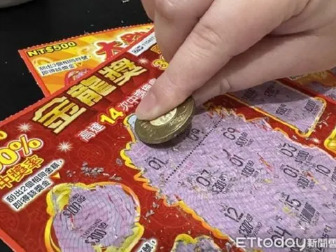 Thanh niên trúng số 21 tỷ nhờ vé được tặng trong tiệc cuối năm, bị công ty đòi lại vé và cái kết hả dạ