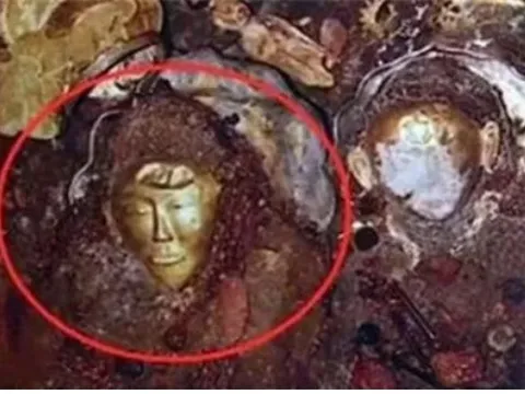Thứ 'kinh thiên động địa' trong ngôi mộ ngàn năm khiến các chuyên gia ngỡ ngàng