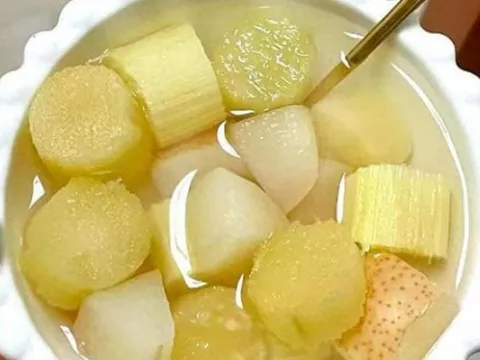 Mùa đông nấu mía có tác dụng rất tốt, làm ẩm da khô mùa đông, giải độc, bồi bổ dạ dày. Thật đáng tiếc nếu không biết