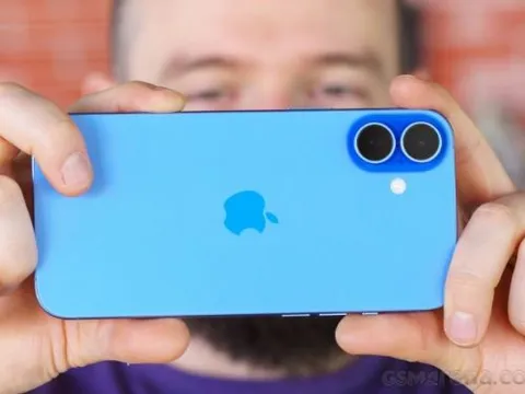 Giá iPhone 16 Plus giảm mạnh đón Tết Nguyên Đán, màn to pin trâu như iPhone 16 Pro Max đe nẹt Galaxy S24 Ultra