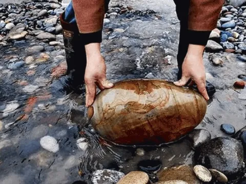 Kỳ lạ: Ngôi làng người dân đi hặt bừa đá cuội cũng thành tỷ phú