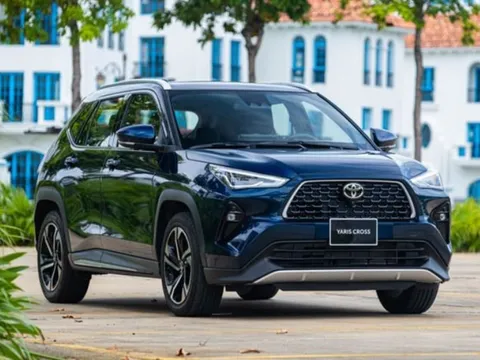 Khan hàng ngày cận Tết, khách mua ô tô phải chờ nhiều ngày