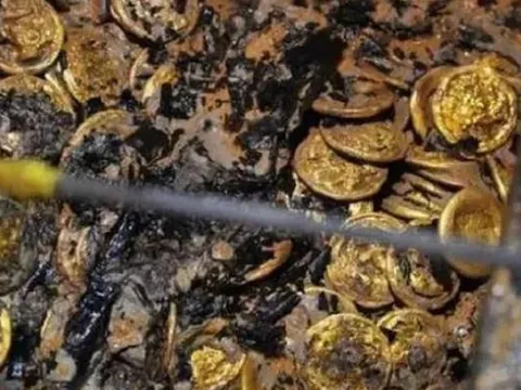 Lão nông đào giếng trong vườn phát hiện 102 kg vàng, tưởng phát tài kết cục nhận về gần 2 triệu đồng