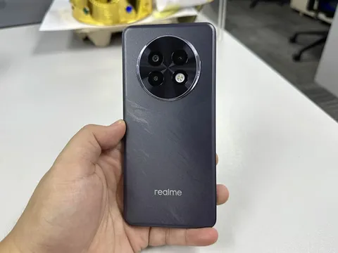 Smartphone chống nước, cấu hình ‘khủng’, sạc 80W giảm giá mạnh tại Việt Nam