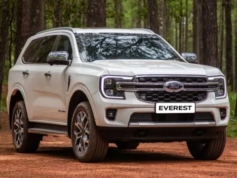 Giá lăn bánh xe Ford Everest giữa tháng 1/2025 kèm ưu đãi hấp dẫn, dễ ‘đè bẹp’ Toyota Fortuner