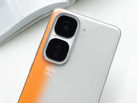 Smartphone cấu hình ‘siêu khủng’, pin 6.100 mAh, sạc 120W, giá hơn 10 triệu đồng