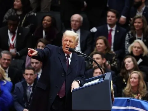 Tổng thống Donald Trump nhậm chức: Giá vàng thay đổi chóng mặt, Việt Nam sẽ ảnh hưởng như thế nào?