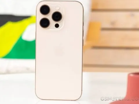 Giá đập hộp iPhone 16 Pro giảm mạnh cận Tết Nguyên Đán, AI xịn quyết đấu Galaxy S25 Ultra