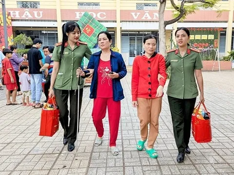 An Giang: Trao 200 phần quà Tết cho người khiếm thị hoàn cảnh khó khăn