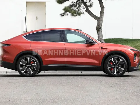 Xe hơi dài gần 5 mét, công suất 653 mã lực, giá gần 1,6 tỷ đồng