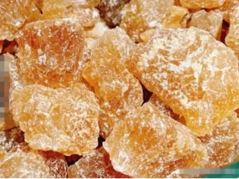 Đường phèn màu vàng và màu trắng khác nhau thế nào? Lời khuyên từ chuyên gia ngành đường