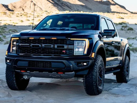 Top 10 xe bán tải 'ăn khách' nhất thế giới năm 2024: Toyota Hilux cho Ford Ranger ‘hít khói’