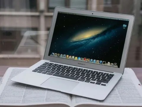 MacBook Air M1 rẻ hơn iPhone 15, giá thấp nhất trong lịch sử, là laptop mỏng nhẹ số 1 cho học sinh sinh viên