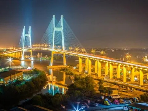 Địa phương nào duy nhất miền Nam giáp với 7 tỉnh thành khác?