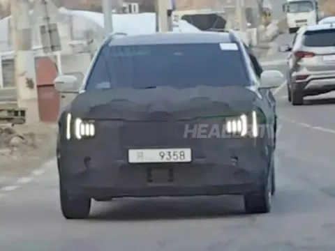 Kia Seltos thế hệ mới bị bắt gặp trên đường chạy thử, sẽ có thêm tùy chọn hybrid