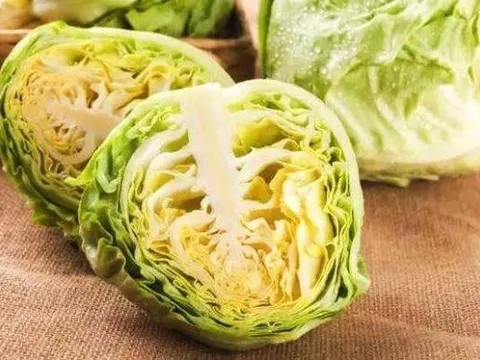 Sau khi bẻ sạch từng lớp bắp cải, bạn có cần rửa phần lá bên trong không? Dạy bạn cách xử lý chính xác