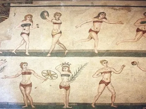 Thời cổ đại không có đồ lót, phụ nữ phải che chắn vùng nhạy cảm theo cách không ngờ đến