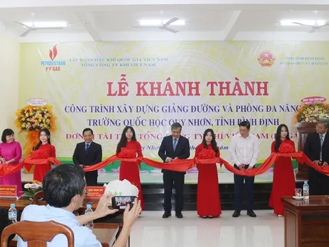 PV GAS bàn giao giảng đường và phòng đa năng cho Trường Quốc học Quy Nhơn