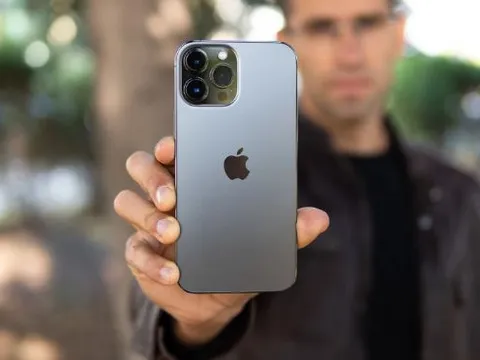 iPhone 13 Pro Max rẻ như bèo sau Tết, cực phẩm viền thép 3 mắt sang không kém iPhone 16 Pro Max